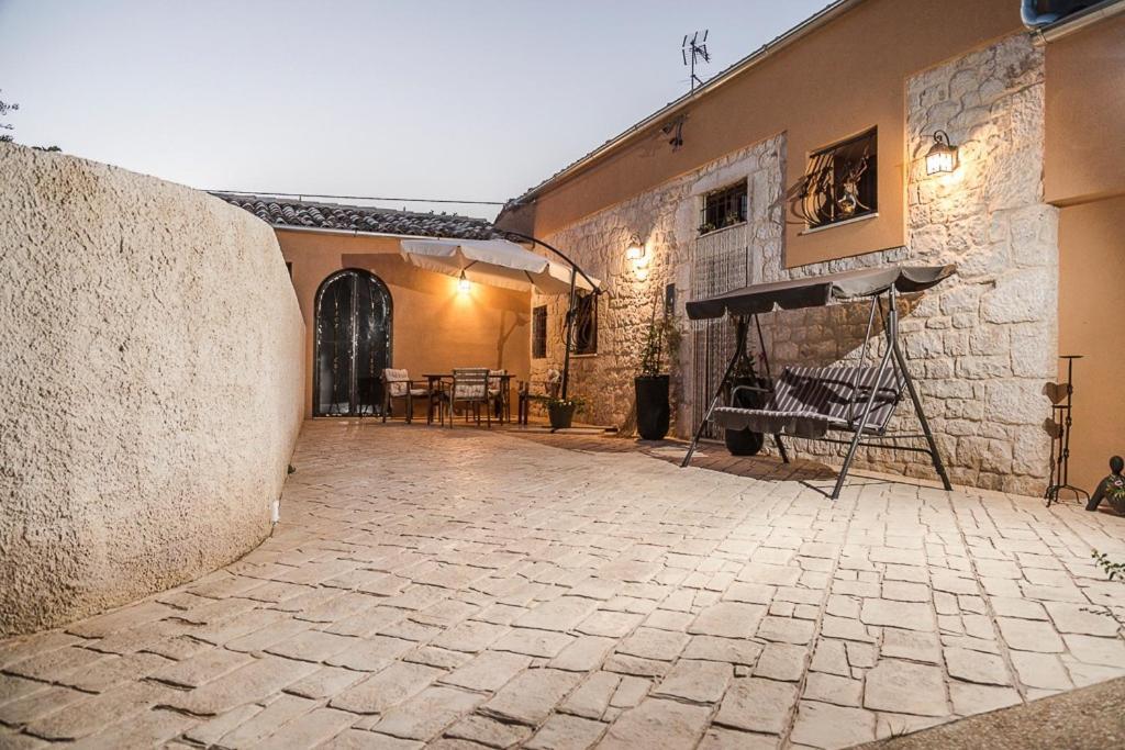 Abbraccio Del Carrubo Bed & Breakfast Scicli Exterior photo